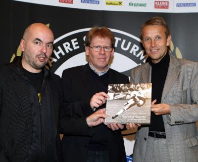 Zur Präsentation der Vereinschronik "Wir sind Sturm" reisten auch die Autoren Martin Behr und Herbert Troger an (c) GEPA pictures / Andreas Reichart