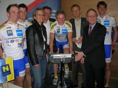 Präsentation der "Gläsernen Athleten" des U23-Radteams der NÖ "RadUnion" gemeinsam mit NÖ LR Bohuslav und Ex-Radrennprofi Franz Stocher (C) StS Sport