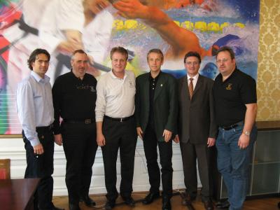 v.l.n.r.: Mario Polak, Johann Einberger, Peter Steinkellner, Wolfgang Ebner und Dietmar Isopp zu Besuch bei Sportstaatssekretär Reinhold Lopatka (C) Dietmar Isopp