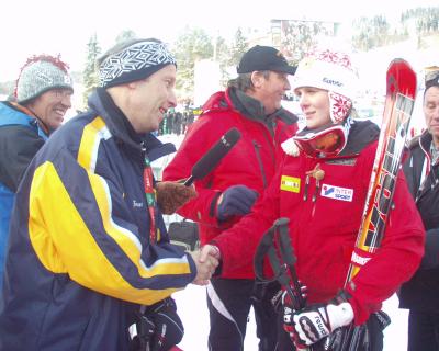 Sportstaatssekretär Dr. Reinhold Lopatka gratuliert in Aare Niki Hosp, deren Mutter eine gebürtige Oststeirerin (St. Jakob i.W.) ist, zu Gold und Bronze (C) Alfred Taucher