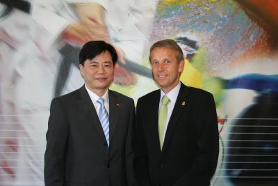 Besuch des chinesischen Botschafters Ken WU im Büro des Sportstaatssekretärs (C) StS Sport