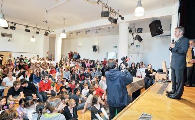 Großer Andrang bei den Schülerinnen und Schüler des Parhamergymnasium Wiens (C) HBF / Livio Srodic