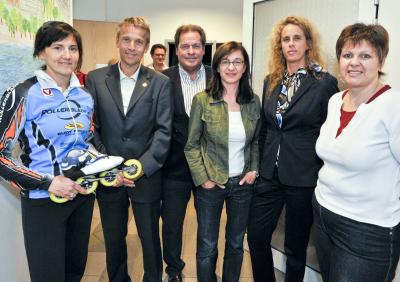 Gruppenbild mit: Speed-Skaterin Elisabeth Schrenk (Weltmeisterin im Inlineskate-Downhill), ÖRSV-Direktor Werner Zenleser, Ass.Prof. Mag.Dr. Rosa Diketmüller vom Zentrum für Sportwissenschaft und Universitätssport, WoGoS-Projektleiterin Elisabeth Speiser und ÖRSV-Finanzreferentin Alexandra Bovenschen (C) HBF / Livio Srodic