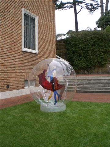 Werk "Ballkünstler" des italienischen Künstlers Gianfranco Barberi (C) Österreichisches Kulturforum