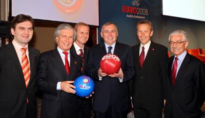 EURO 2008 Infromations-Workshop mit Turnierdirektor Crhistian Schmölzer, ÖFB-Präsident Friedrich Stickler, Österreich am Ball Heinz Palme, Bundeskanzler Alfred Gusenbauer und dem Schweizer Botschafter Oscar Knapp (C) GEPA pictures / M. Oberländer