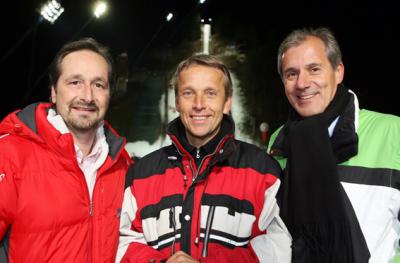 Sportlandesrat Wolfgang Schantl, Reinhold Lopatka und Landesrat Josef Martinz freuten sich mit dem Überflieger "Morgi" über seinen neuen Weltrekord (C) GEPA pictures / Wolfgang Jannach