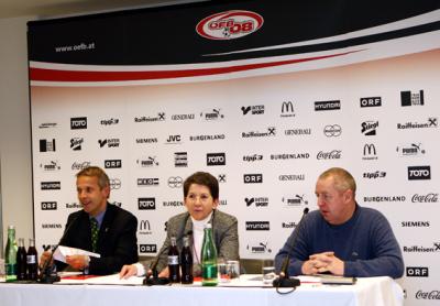 Pressekonferenz Fanbotschaften mit Nationalratspräsidentin Barbara Prammer und Kevin Miles, Sprecher der Football Supporters Federation England (C) GEPA pictures / Walter Luger