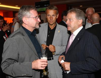 In der Pause des Länderspiels Österreich - Tschechien mit Vizekanzler Wilhelm Molterer und ÖFB-Vizepräsident Leo Windtner (C) GEPA pictures / Walter Luger