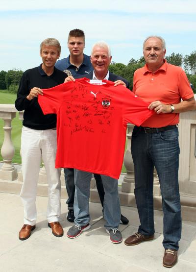 U20-Team zu Besuch bei Frank Stronach (C) GEPA pictures