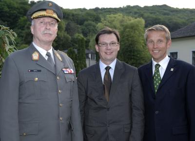 Mit Verteidigungsminister Norbert Darabos und Generalstabchef Roland Ertl beim Festakt zum 40-jährigen Bestehen des Österreichischen Heeressportverbands im Wiener Schloss Laudon (C) HBF / Livio Srodic