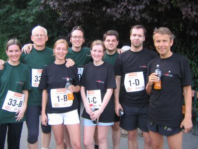 Die beiden Teams des Sportstaatssekretariats - Team "Smoly" (grün)bekam Gold für die Durchschnittszeit in der Kategorie Einzellaufzeit (der Herr mit den Brillen). (C) Felix Netobilek