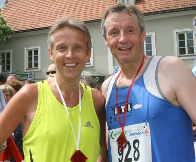 Reinhold Lopatka und Martin Bartenstein gingen beim 13. Welschlauf über die Halbmarathon-Distanz gemeinsam an den Start und liefen gemeinsam durch's Ziel (C) StS Sport