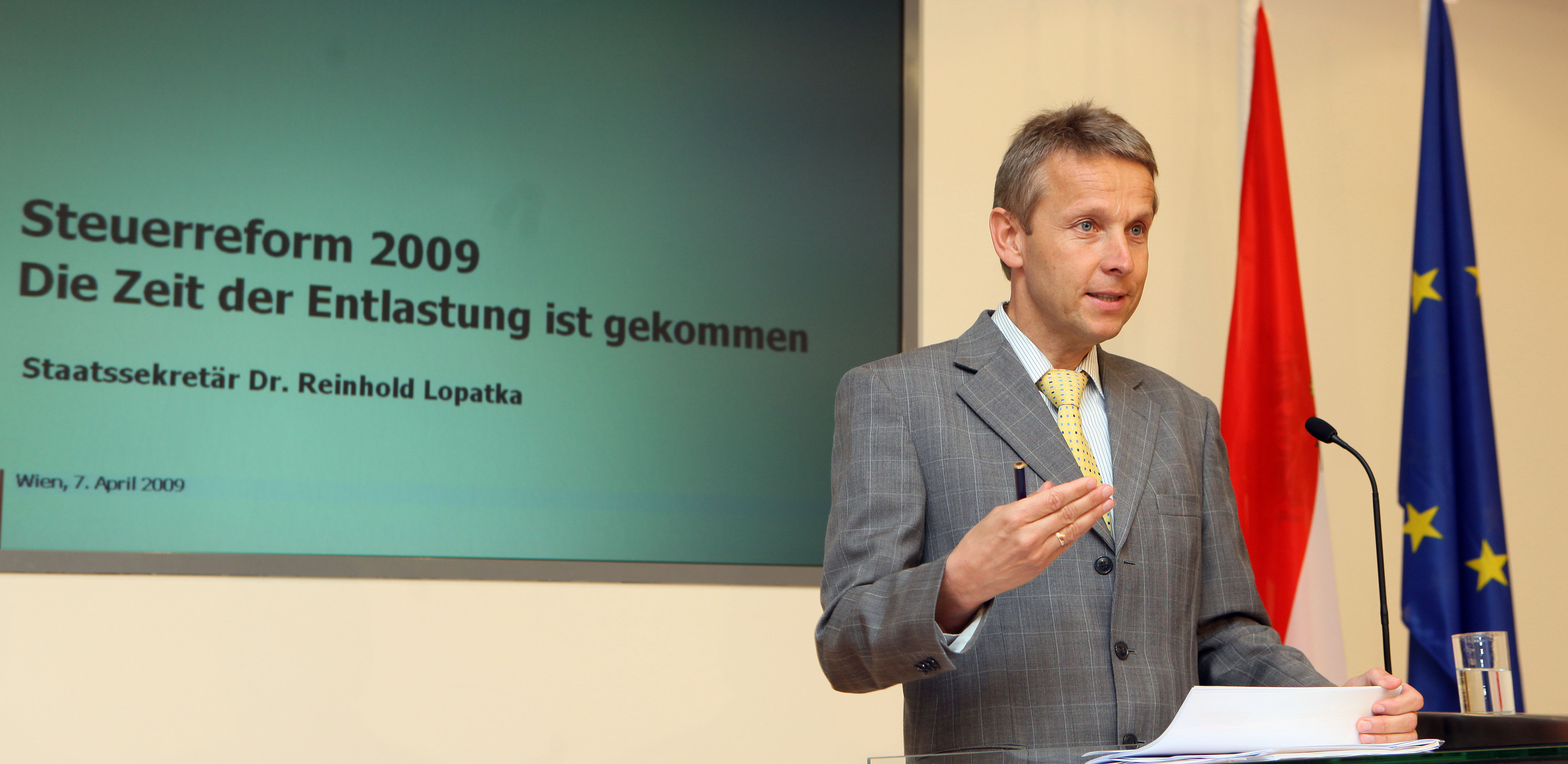 Bei der Pressekonferenz zu den Ergebnissen der Steuerreform 2009 (C) BMF / Christandl
