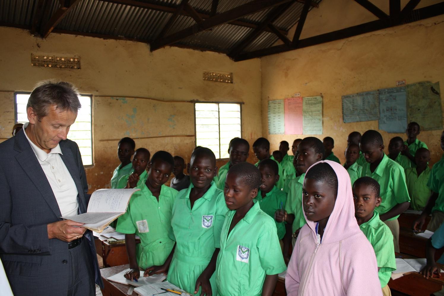 Bildung als Schlüssel zu einer besseren Zukunft - Schulbetrieb in Uganda (C) Lopatka