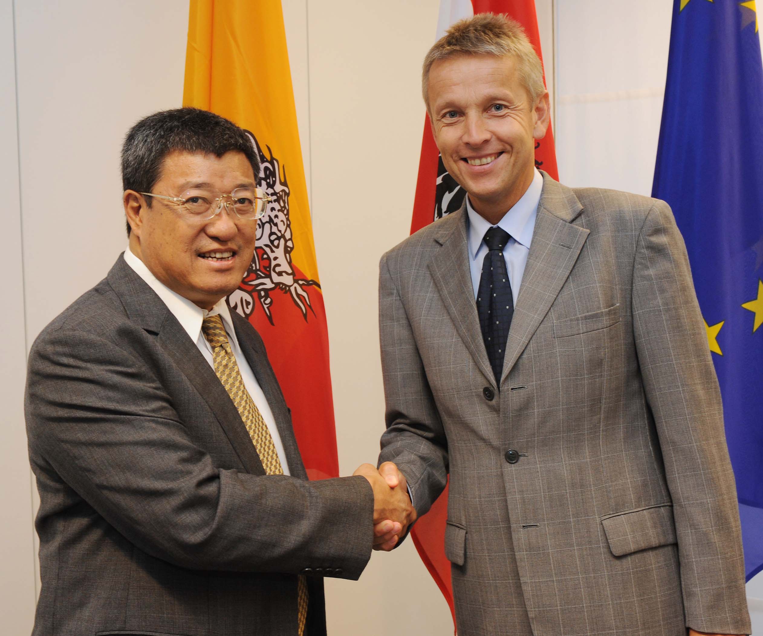 Mit Finanzminister Wangdi Norbu (C) HBF