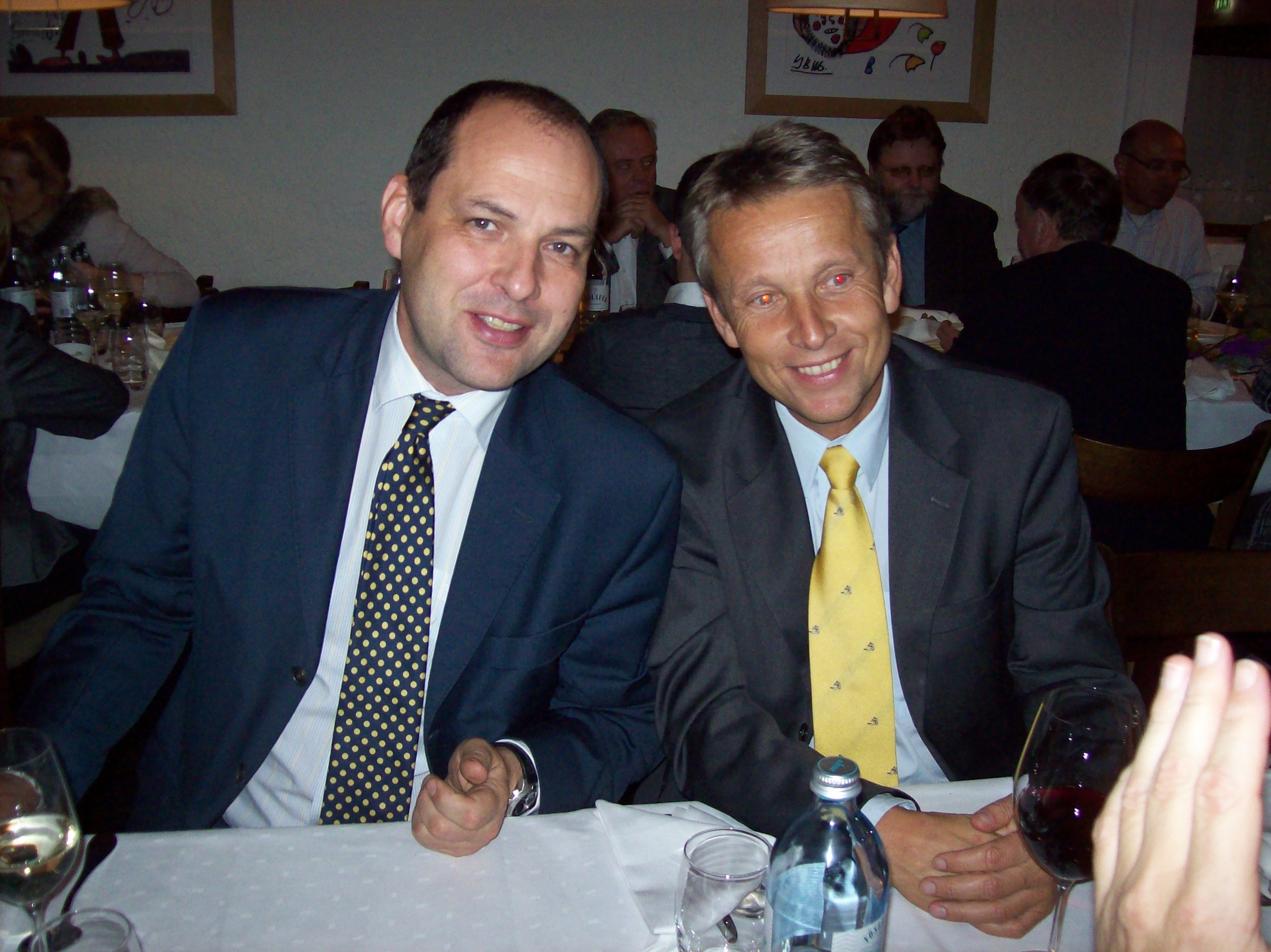 Mit Klubdirektor Martin Falb (C) ÖVP-Klub