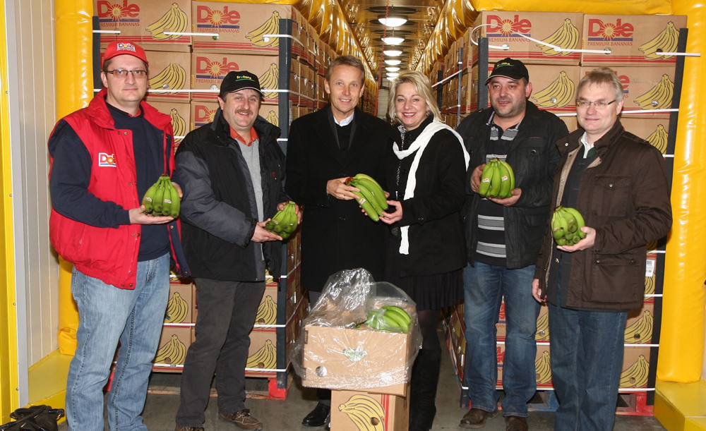 Mit meiner Frau Franziska bei der Firma Frutura im Gerwerbepark Hartl (C) Büro StS