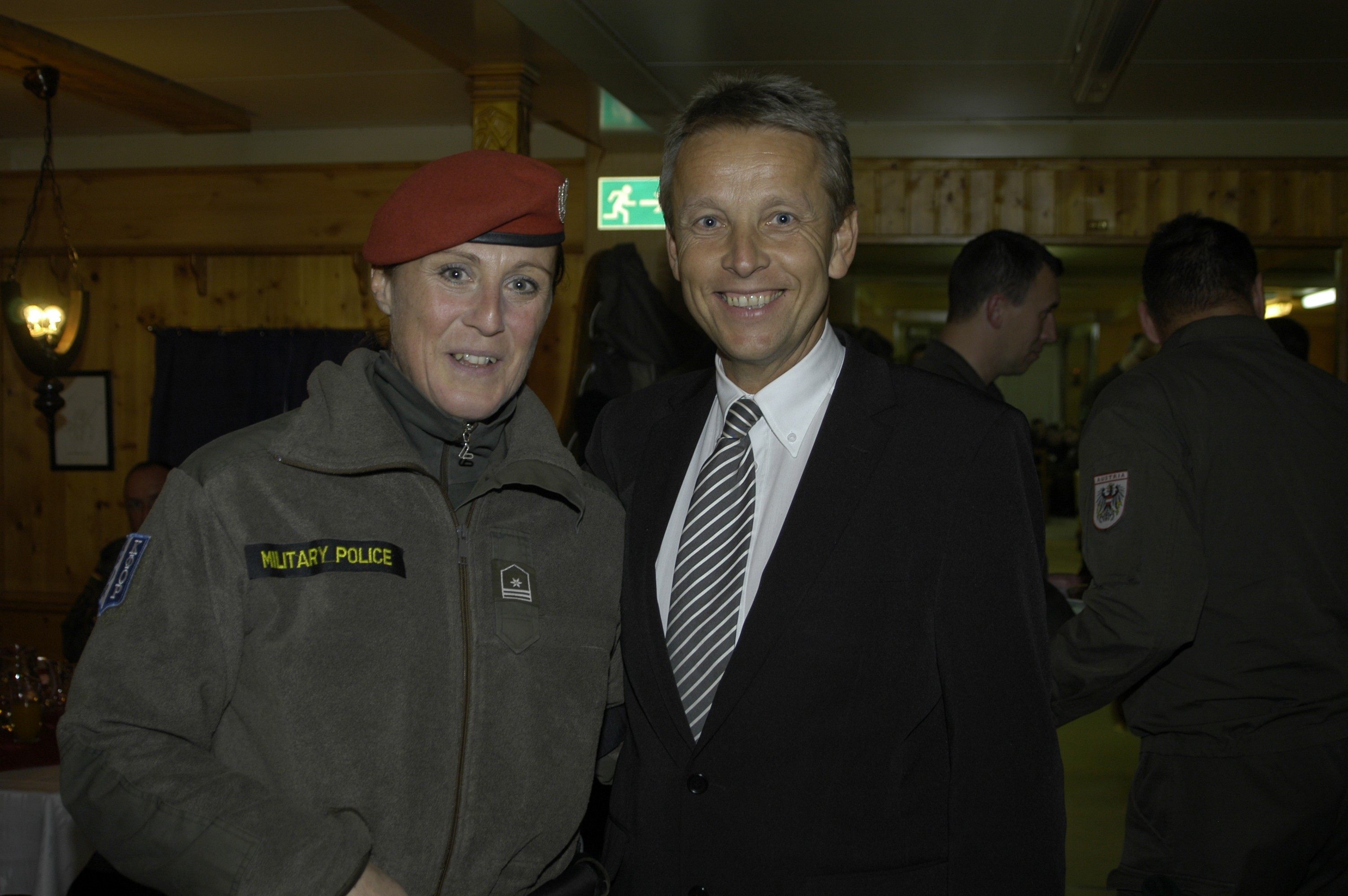 Ein besonders erfreuliches Treffen mit einer Hartberger Militärpolizistin (C) Büro StS