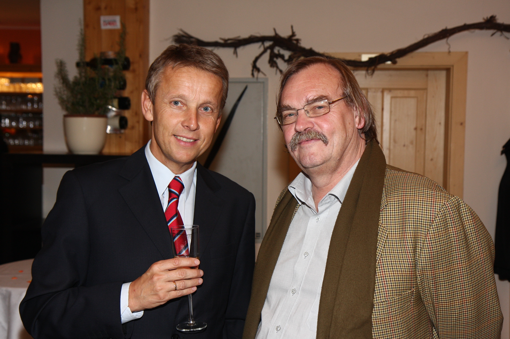 Mit dem Eigentümer des Südost-Journals Hannes Krois (C) Büro StS