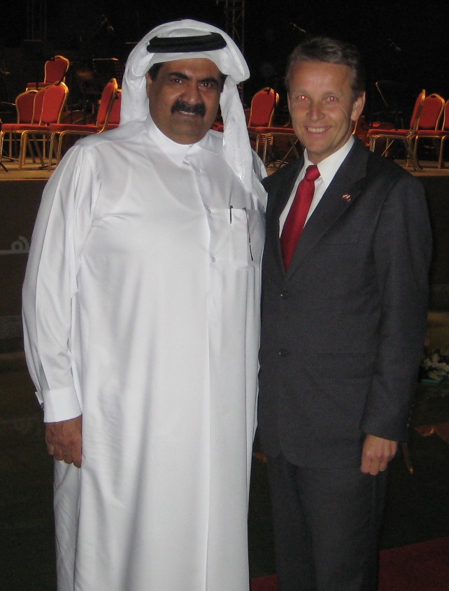 Mit Scheich Hamad bin Khalifa Al-Thani von Katar (C) Lopatka Mit Scheich Hamad bin Khalifa Al-Thani von Katar (C) Lopatka