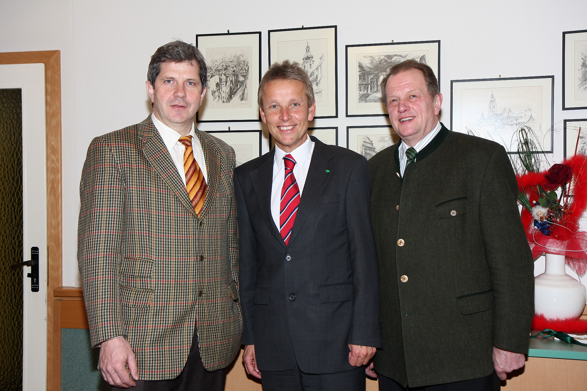 Mit Bezirkshauptmann Max Wiesenhofer und Landtagsabgeordneten Franz Riebenbauer (C) Büro StS