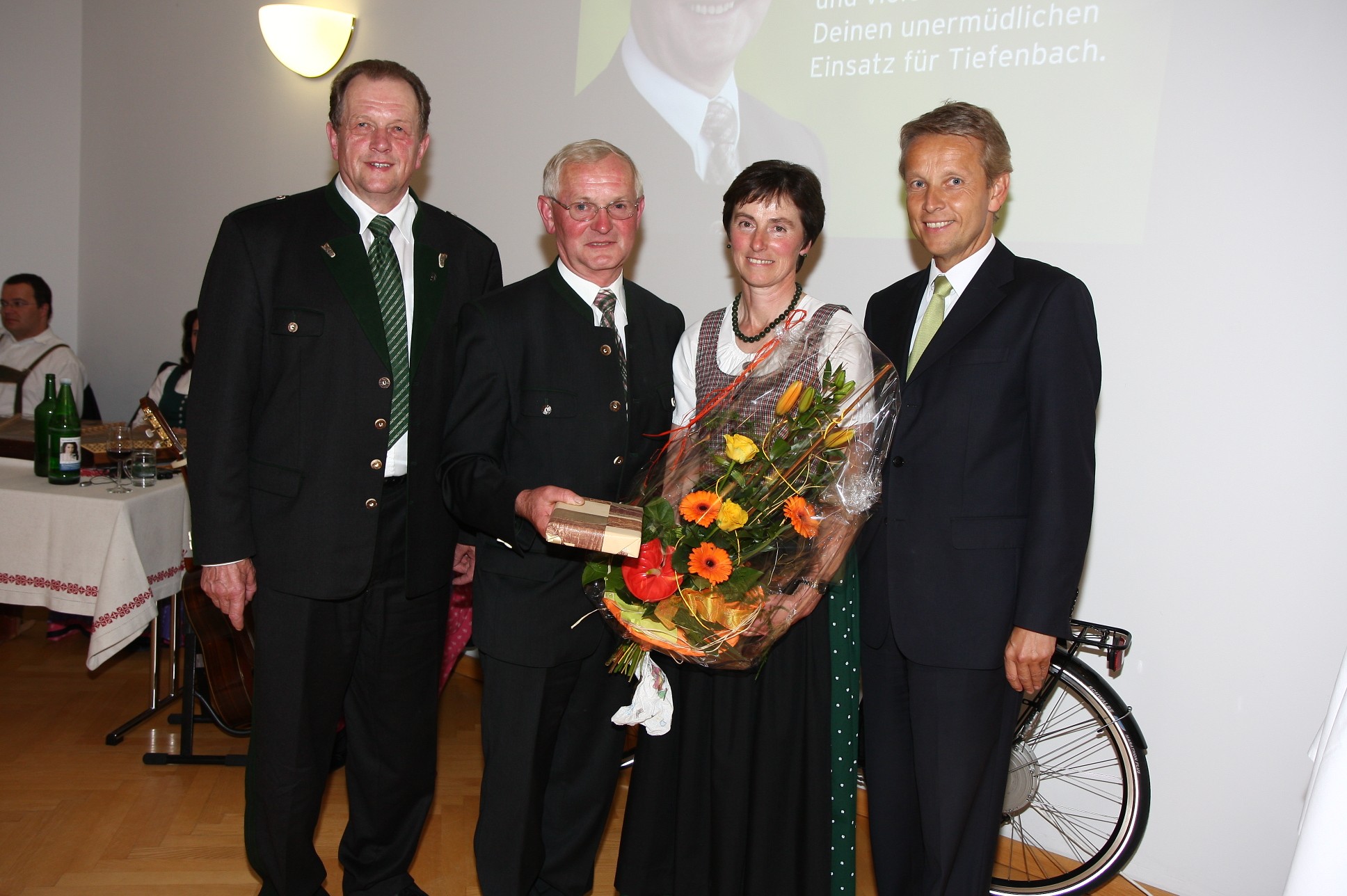 Mit Landtagsabgeordneten Franz Riebenbauer, Bürgermeister Josef Singer und seiner Gattin Anni Singer (C) Büro StS