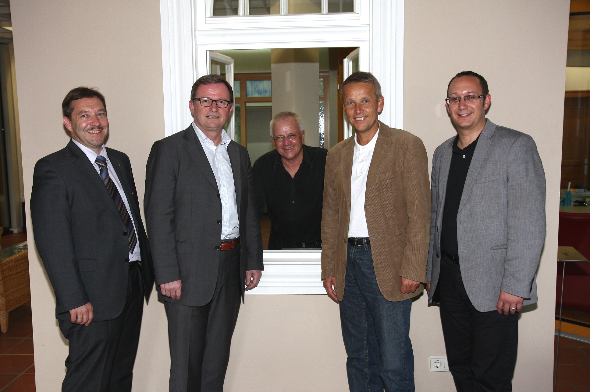 Mit dem Pöllauer Bürgermeister Johann Schirnhofer, Klubobmann Karlheinz Kopf, Karl Polzhofer und NR-Abg. Jochen Pack (v.l.) (C) Büro StS 
