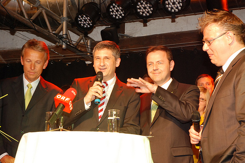 Mit Bundesminister Michael Spindelegger und Bundesminister Nikolaus Berlakovich beim Wahlkampfauftakt (C) ÖVP Burgenland
