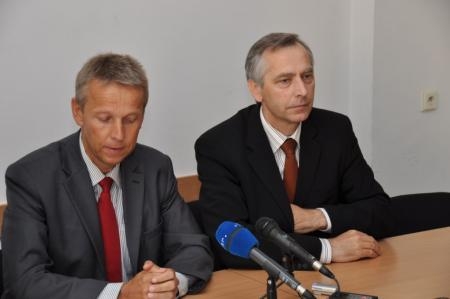 Bei der Pressekonferenz mit Jan Figel (C) KDH