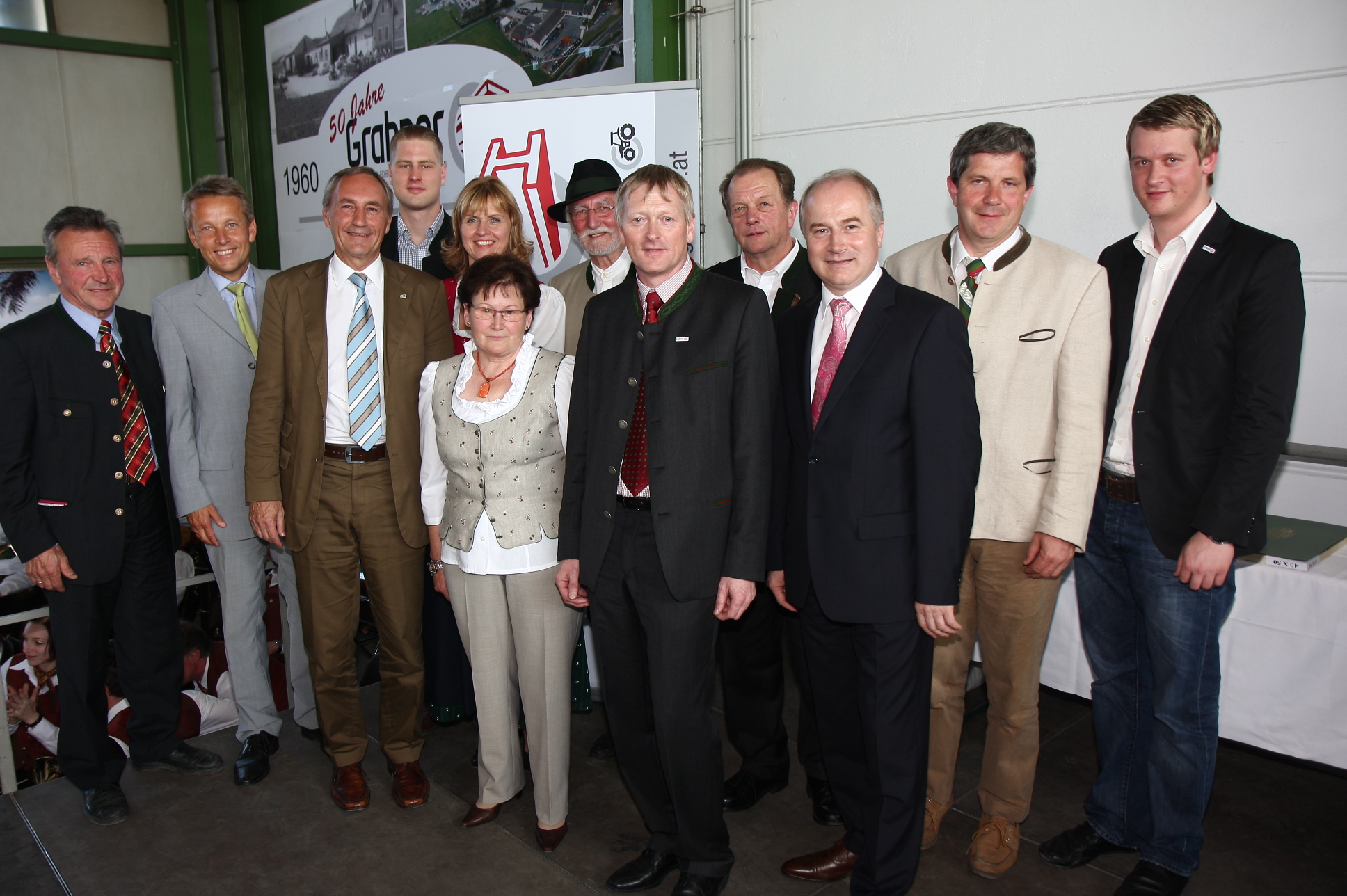 Zahlreiche Ehrengäste gratulierten Hermine Grabner und Gottfried Halwachs zum Firmenjubiläum (C) Büro StS)