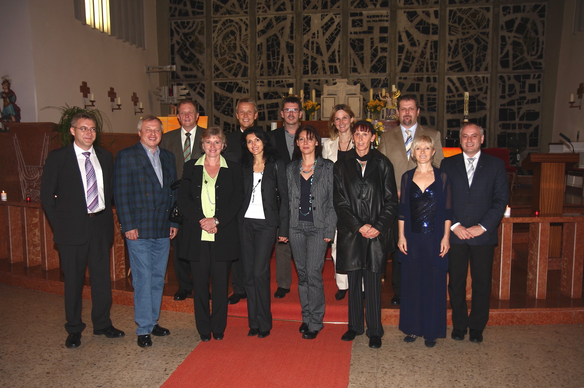 Künstlerinnen, Künstler und Ehrengäste beim Kunst- und Kulturevent in der Pfarrkirche Rohrbach an der Lafnitz