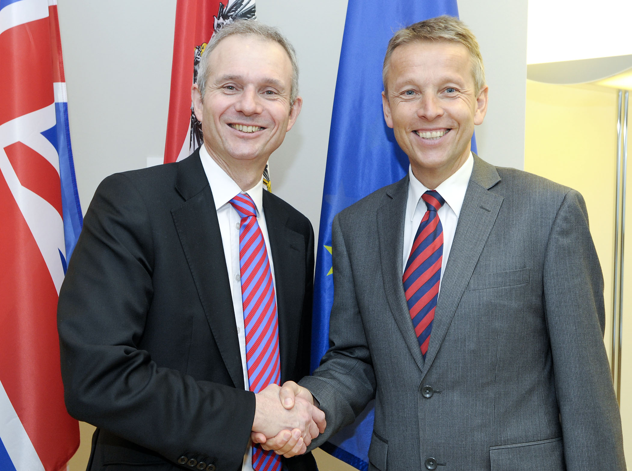 Mit dem britischen Europaminister David Lidington (C) HBF/Livio Srodic