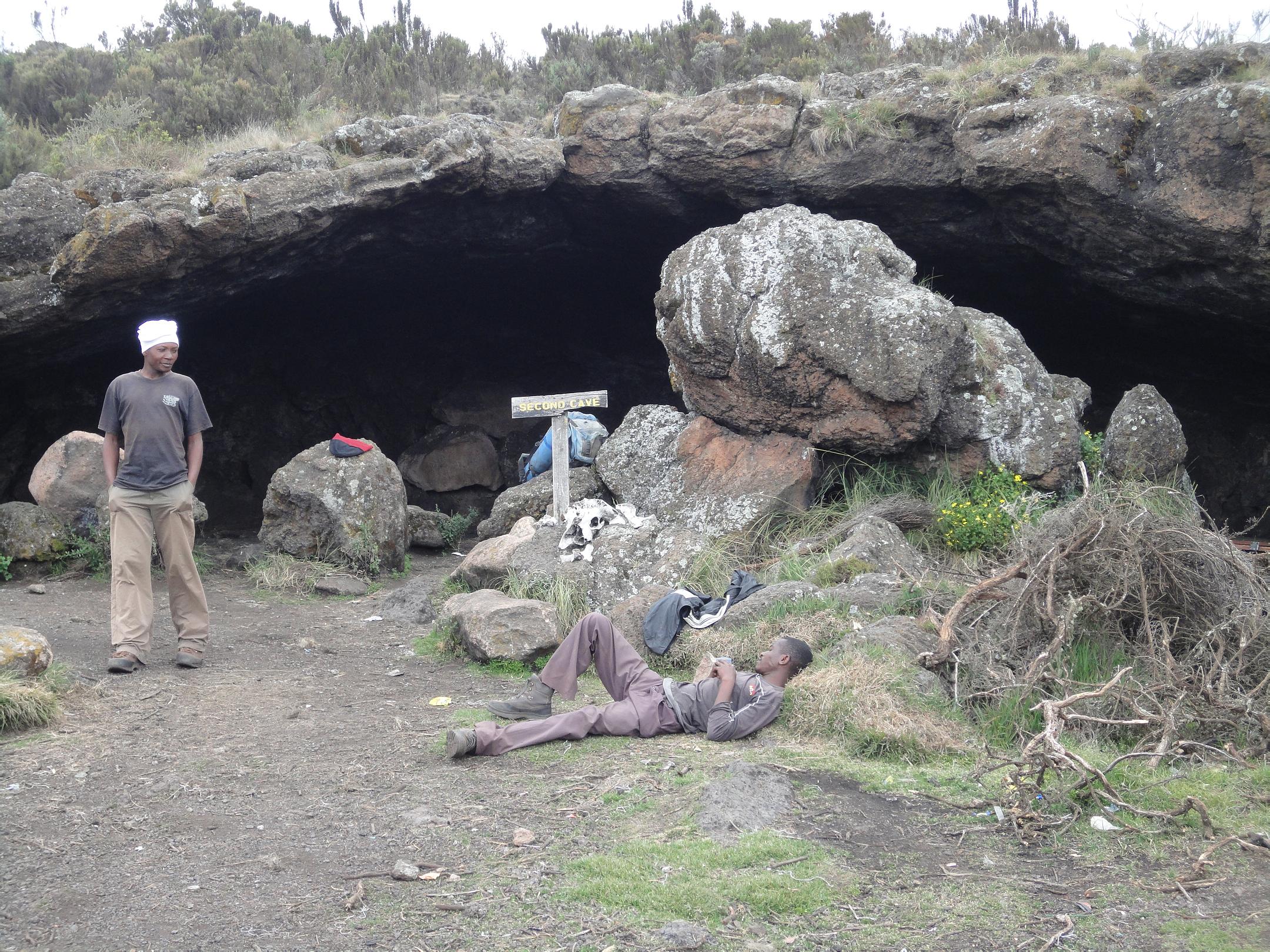 Rast bei der 2. Rongai Höhle (C) privat