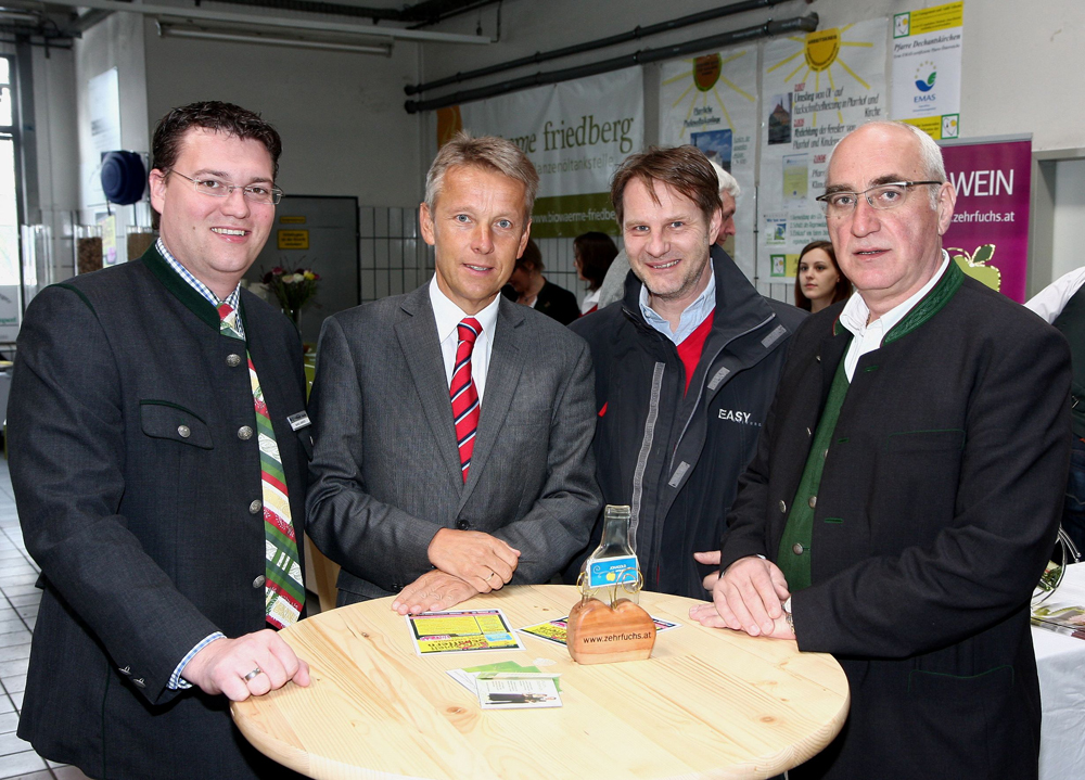 Im Gespräch mit Hochstraße Innovativ-Mitorganisator Mario Janisch, Ing. Marcus Martschitsch (Fahrschule EASY DRIVERS) und Hermann Lind (Autohaus Lind) (C) Büro StS