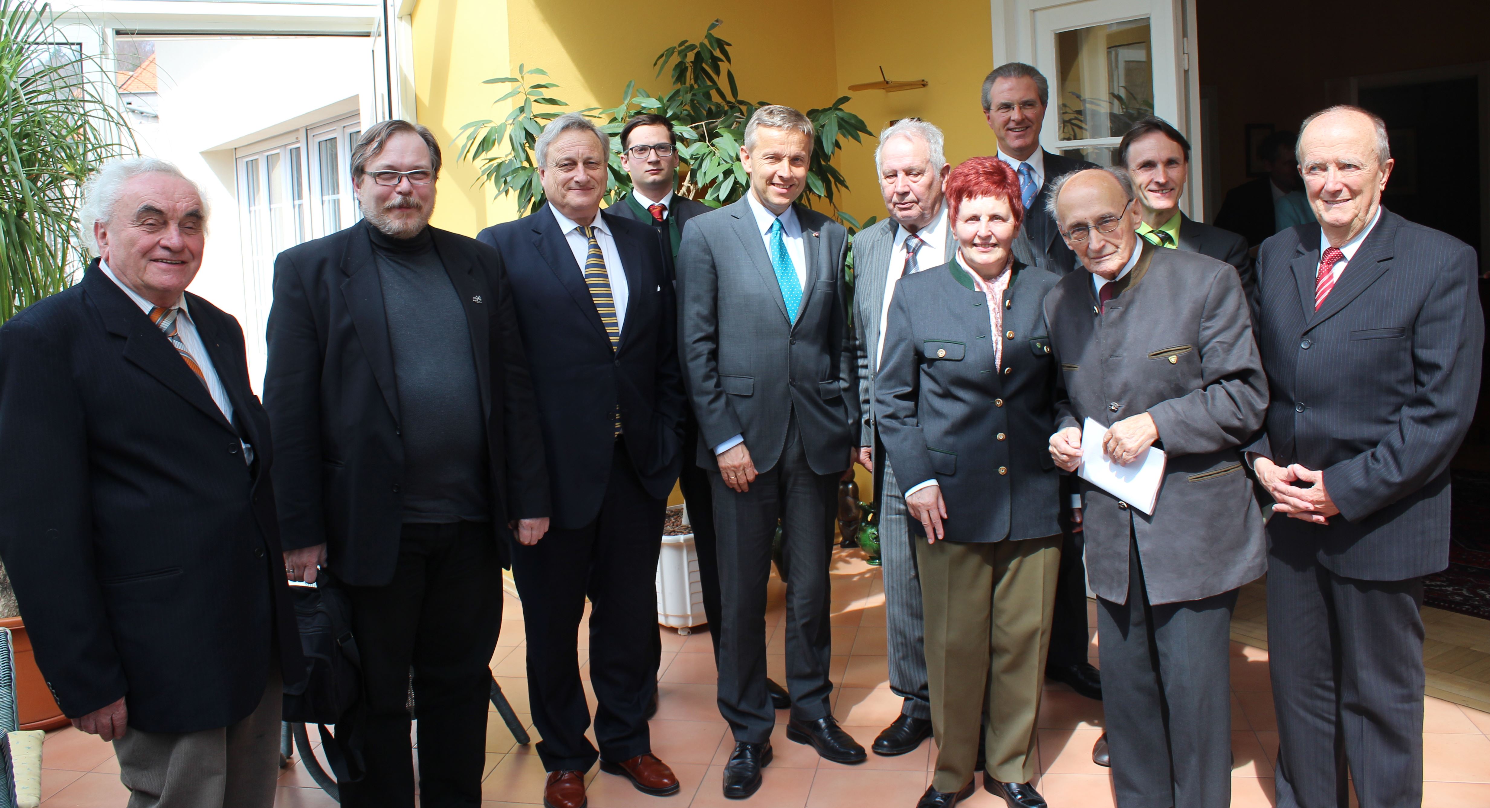 (C) BMEIA, STS Lopatka mit Vertretern der deutschsprachigen Volksgruppe in Slowenien