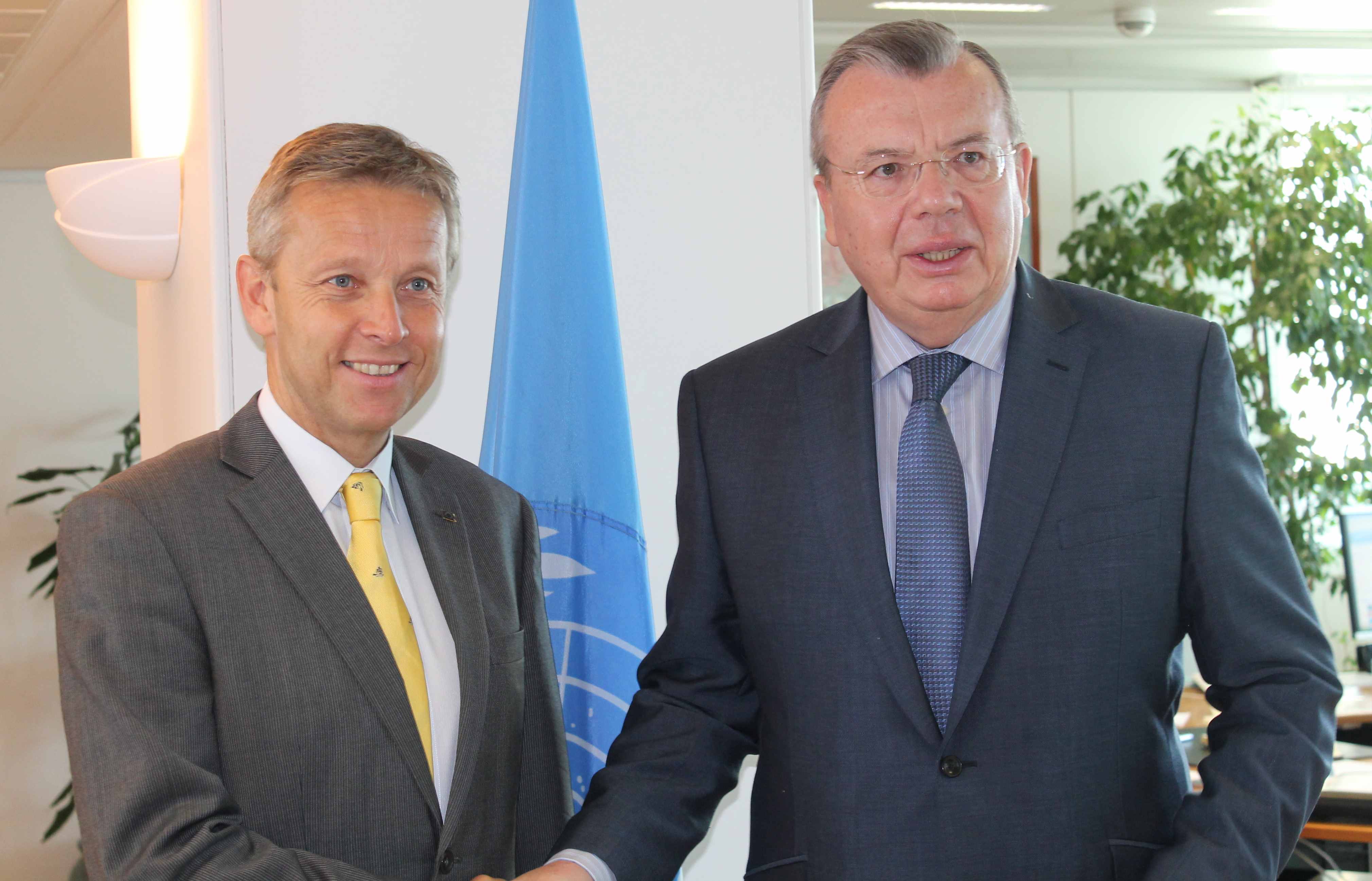(c) STS Lopatka mit Yuri Fedotov, dem Chef von UNODC