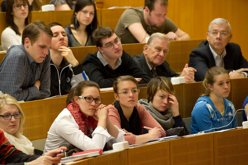 © Schnür/Wala, STS Lopatka bei einer Europadiskussion am Wiener Juridicum