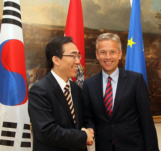 (c) BMeiA, StS Lopatka mit dem Vizeaußenminister von Südkorea Cho Tae Yul