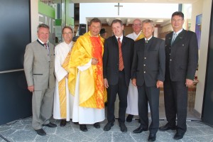 (c)BMEIA, Im Rahmen einer Festmesse wurde die renovierte und erweiterte Ortskapelle Staudach geweiht.